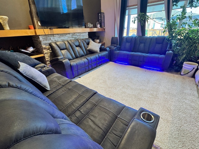 Dual Power Reclining Stain Resistant Loveseat Couch - photo 5
