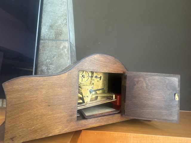 Antique Eaton's Mantel Clock - German Mechanical c. 1930s - photo 2