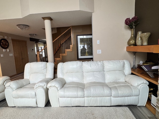 Large Couch Set - Real Leather by Palliser Canada - photo 2