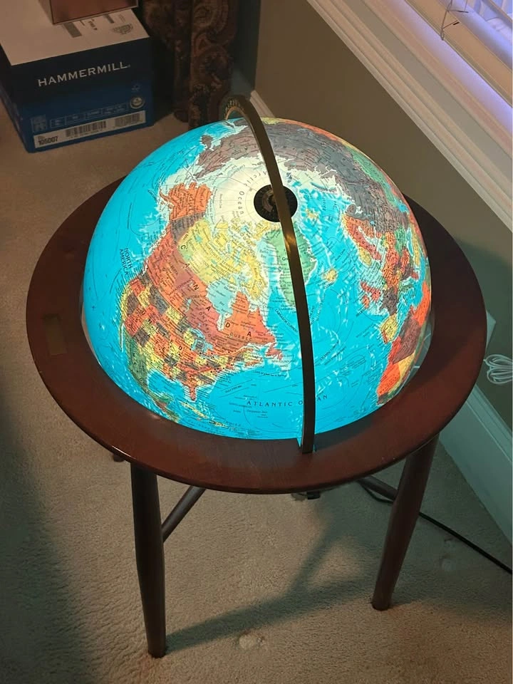 Illuminated Floor Globe on Wooden Stand - photo 2