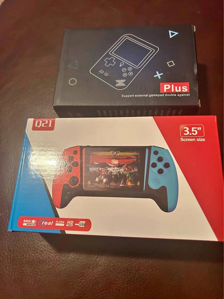 Handheld Game Pads with 400+ Games - Bundle