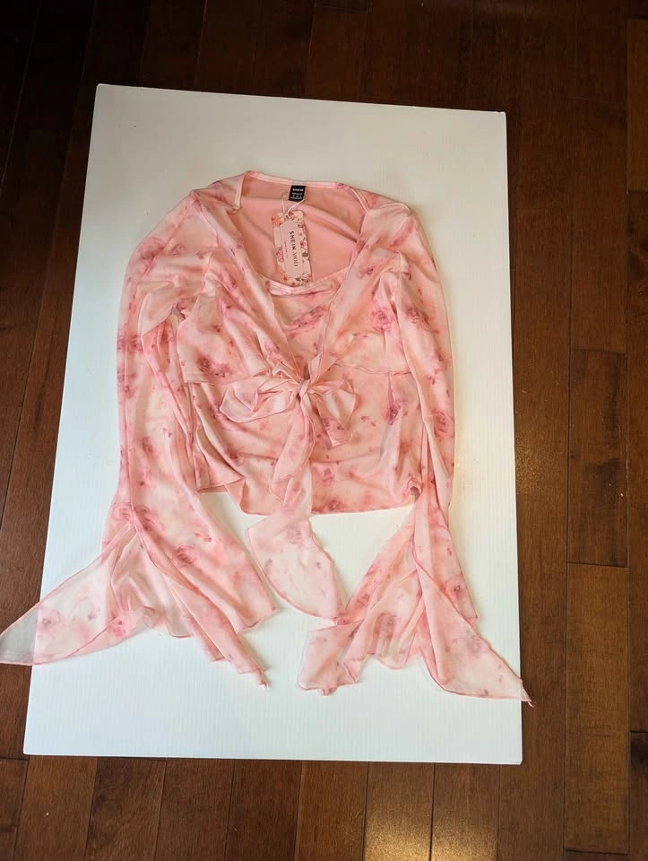 Size Medium Pink Floral Blouse with Flowing Wide Sleeves - photo 5