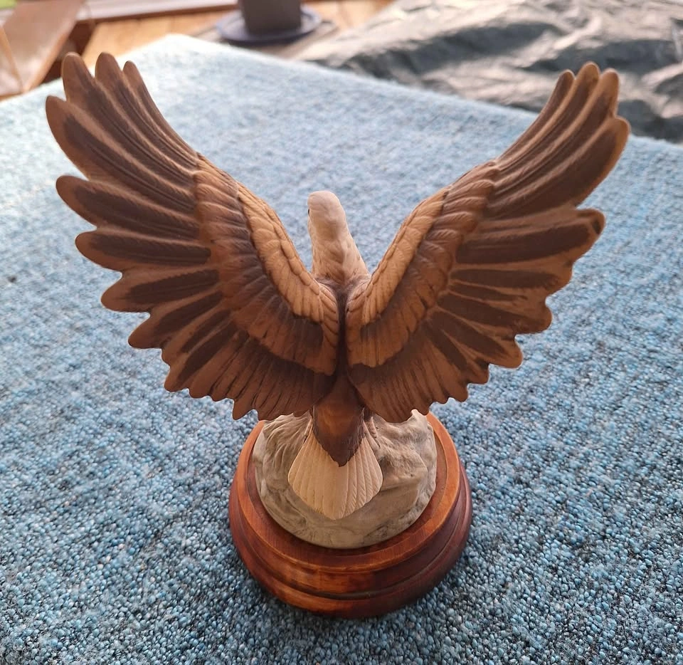 Bald Eagle Figurine by Andrea Sadek - photo 2