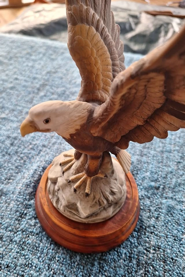 Bald Eagle Figurine by Andrea Sadek - photo 3
