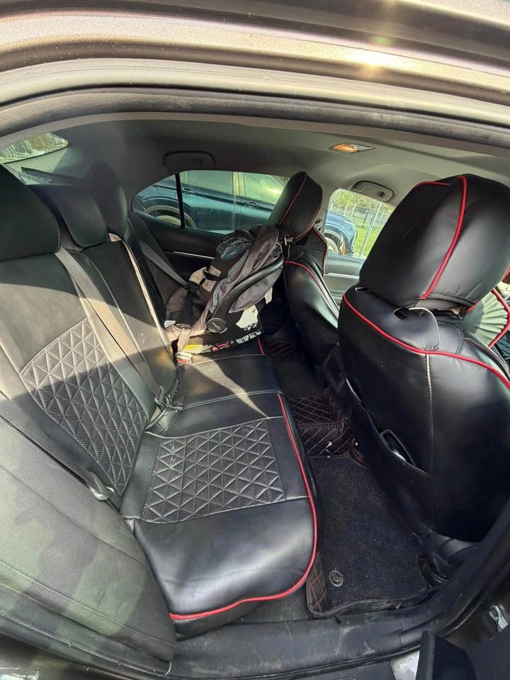 2018 Toyota Camry Hybrid LE - photo 3