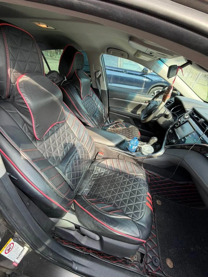 2018 Toyota Camry Hybrid LE - photo 5