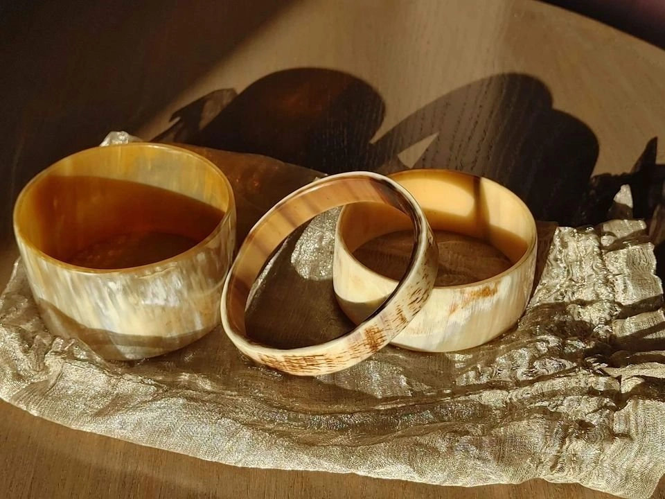 Vintage Chic Chunky Lacquered Water Buffalo Horn Bracelets - Set - photo 4