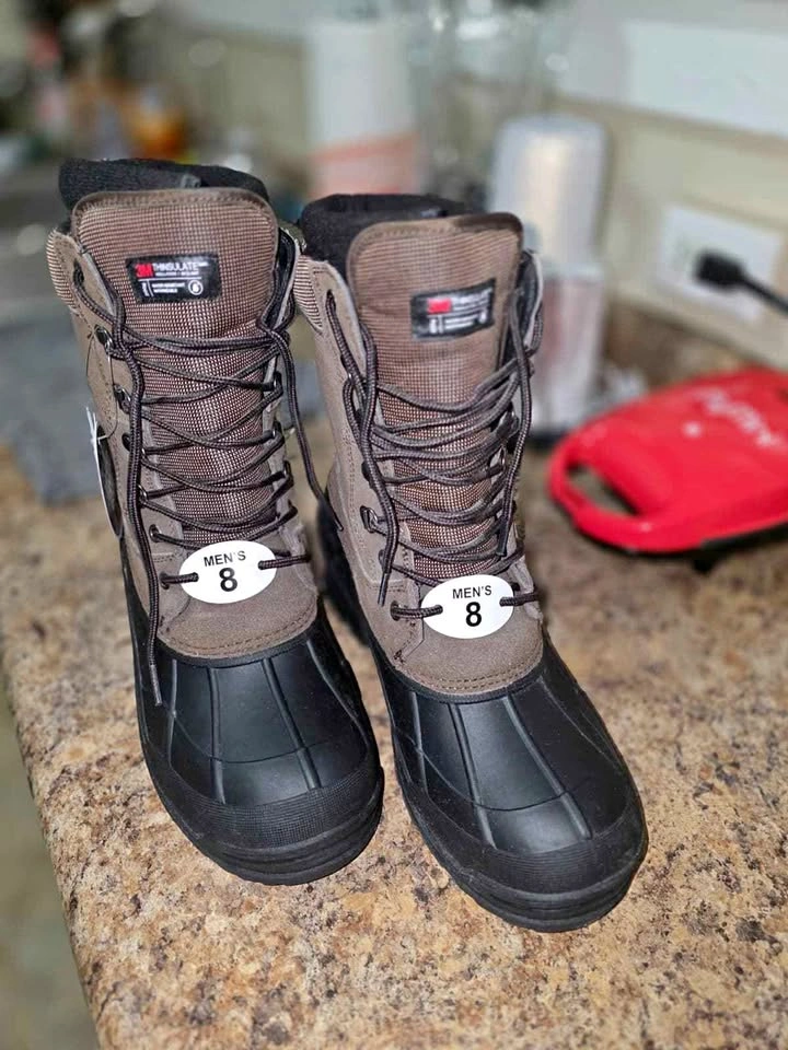 Men's Winter Boots Size 8 - THINSULATE WATERPROOF