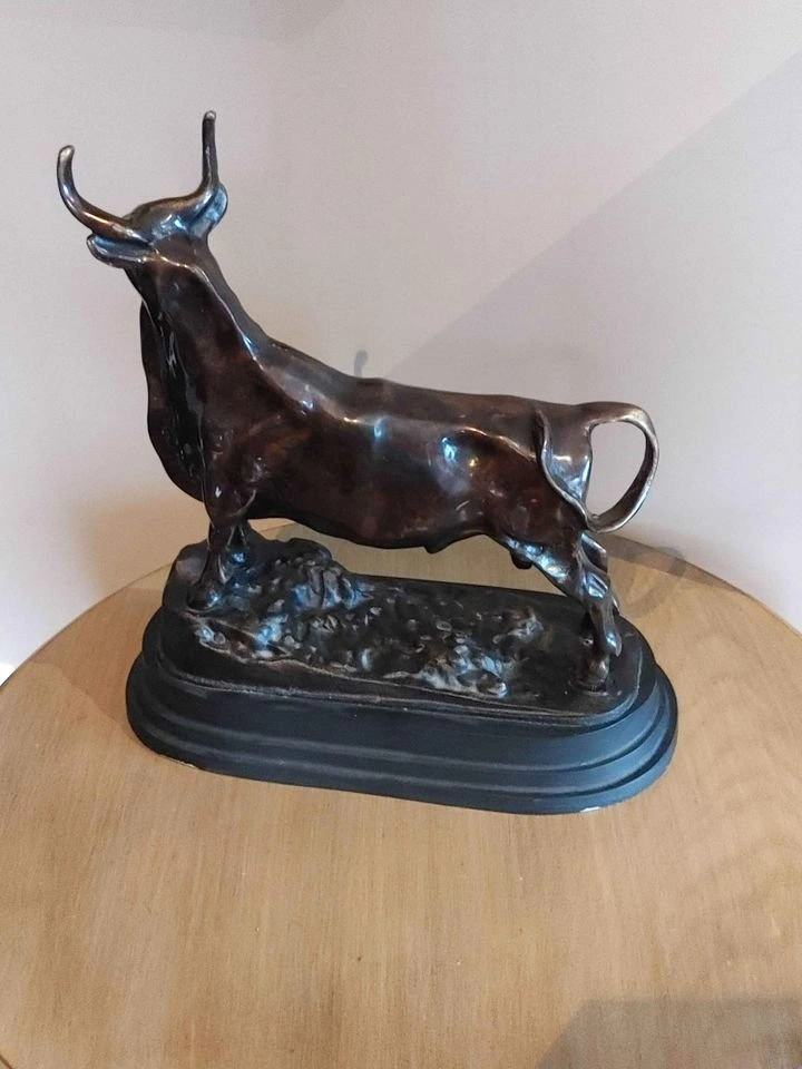 Patinated Bronze Statue of Bull - photo 3