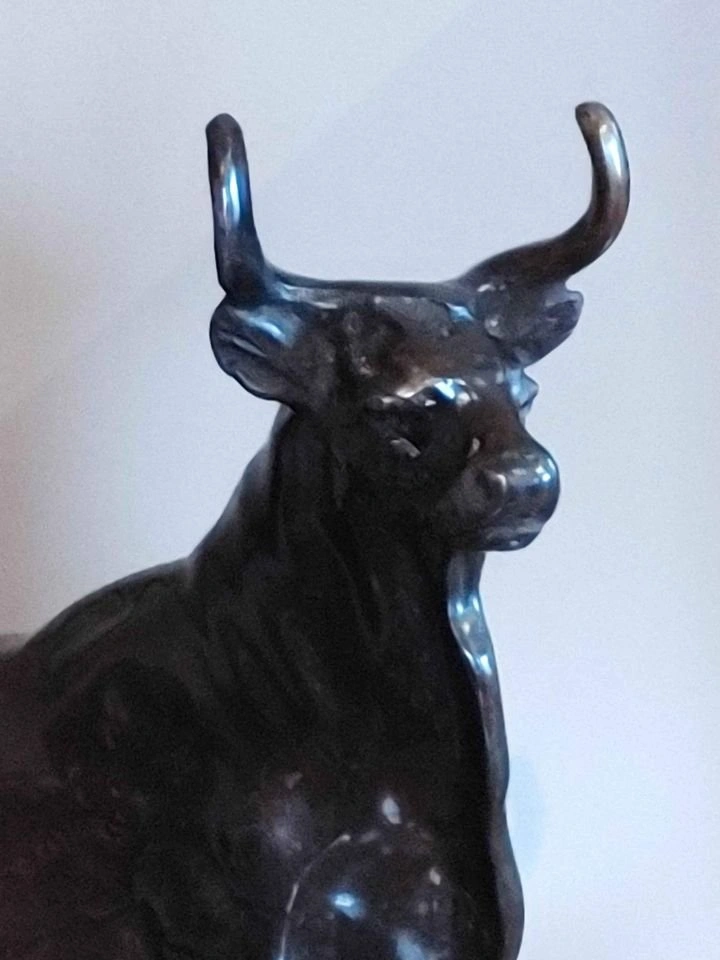 Patinated Bronze Statue of Bull - photo 4