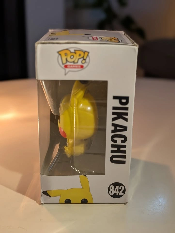 Funko Pop! Games: Pokémon - Pikachu (Sitting) #842 - photo 4