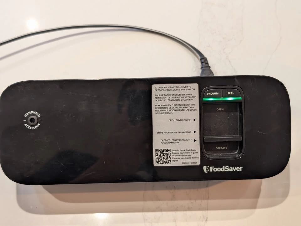 FoodSaver VS1110 Compact Vacuum Sealer - photo 2