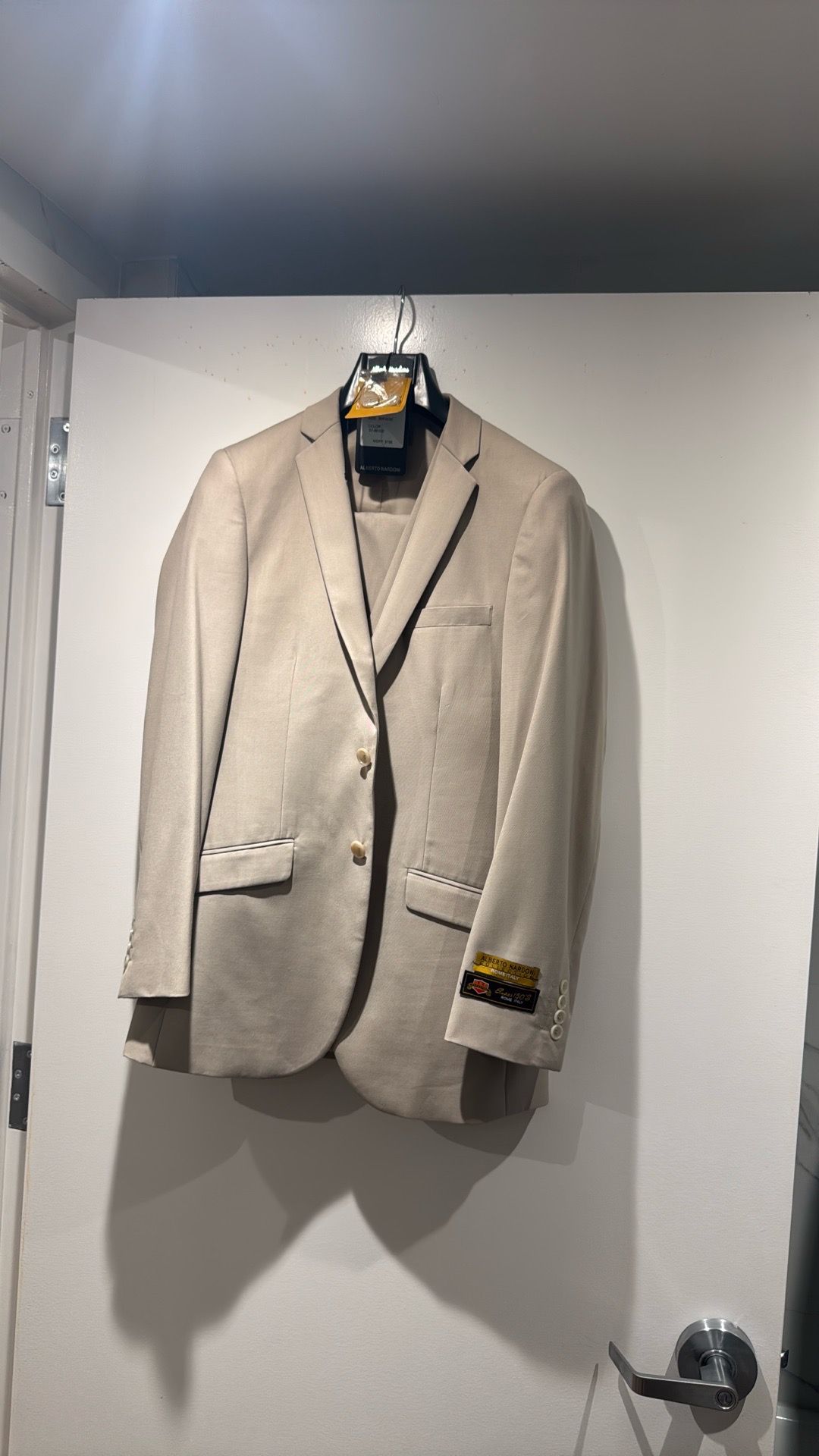 Alberto Nardoni Beige Suit (36R / W30) w/ Vest – Slim Fit