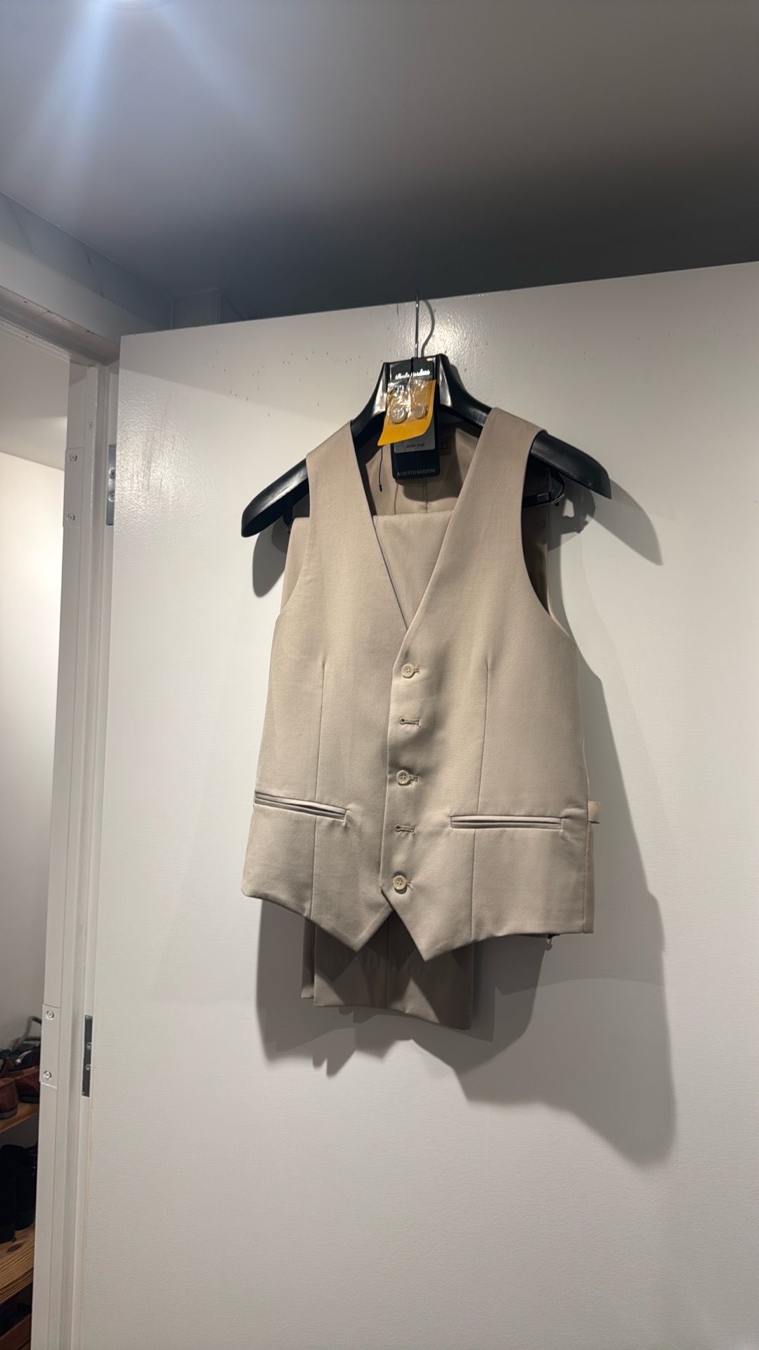 Alberto Nardoni Beige Suit (36R / W30) w/ Vest – Slim Fit - photo 2