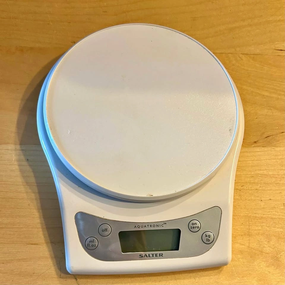 Kitchen Scale - Salter Aquatronic Brand