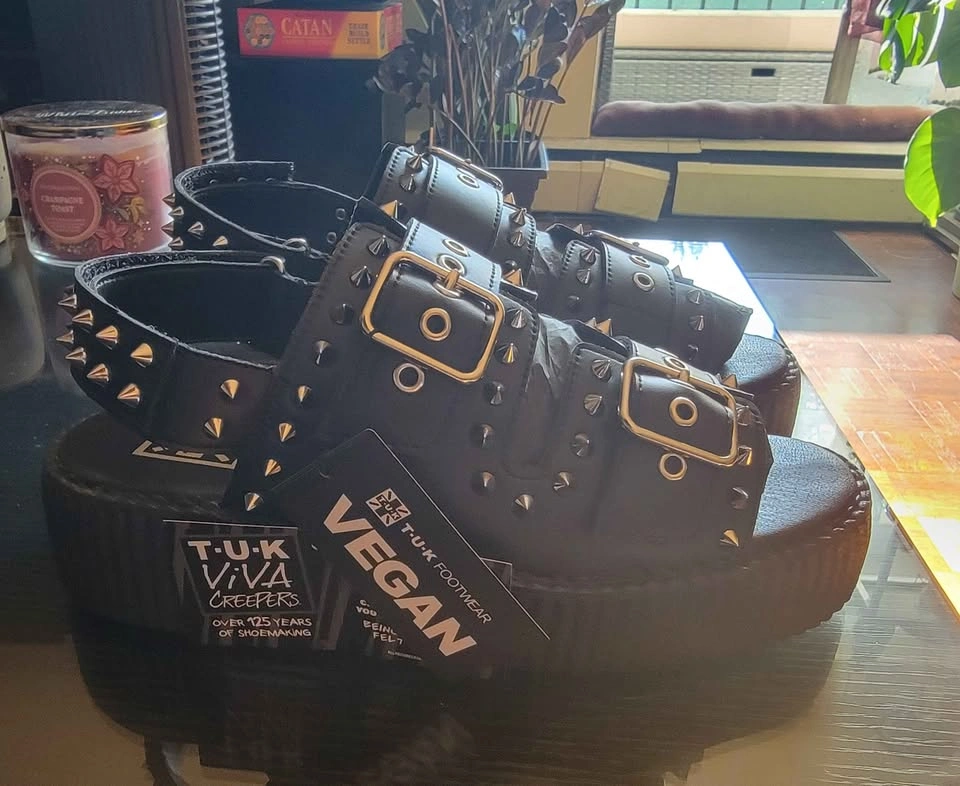 T.U.K Studded Sandals Size W9 (EU 40) - photo 4