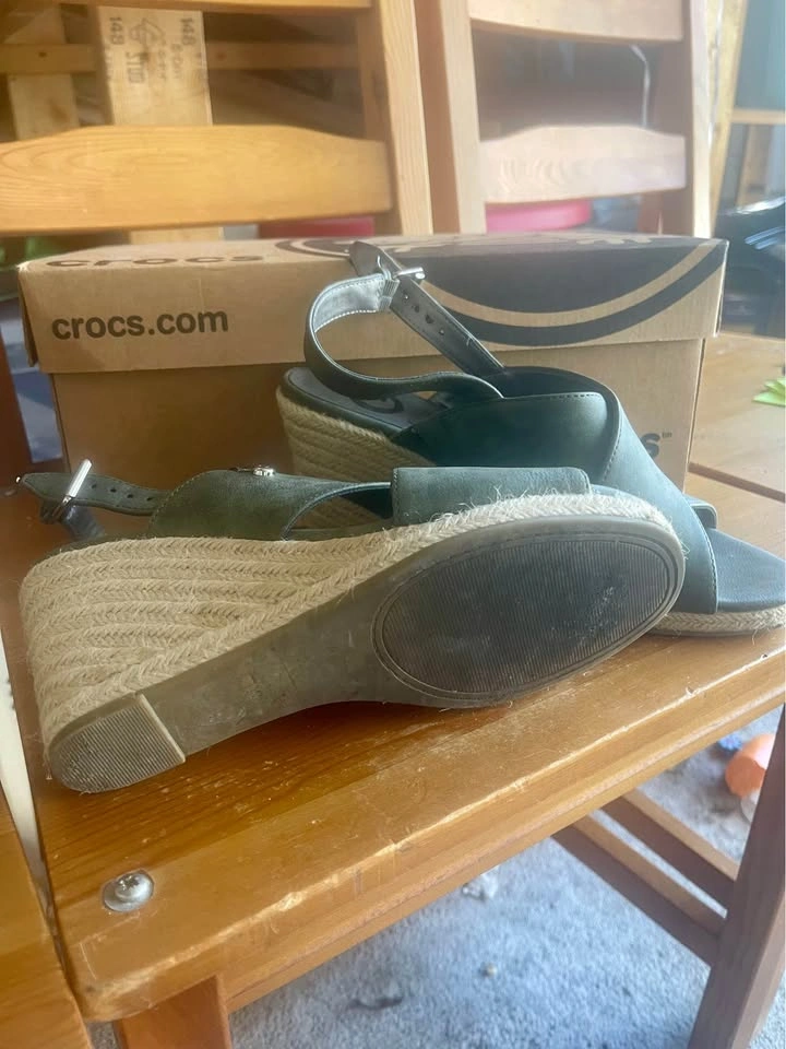 G by Guess Wedge Sandals - Size 7 - Olive Green - photo 3