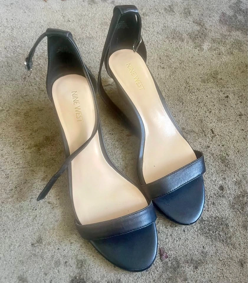 Chick black sandals — Nine West — size 7 — ankle strap