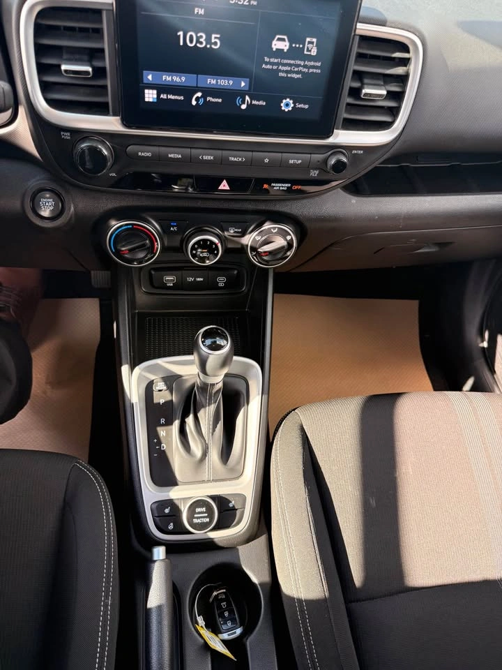 2024 Hyundai Venue Preferred - photo 4