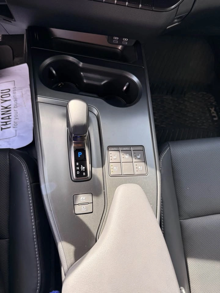 2025 Lexus UX300h UX - photo 5