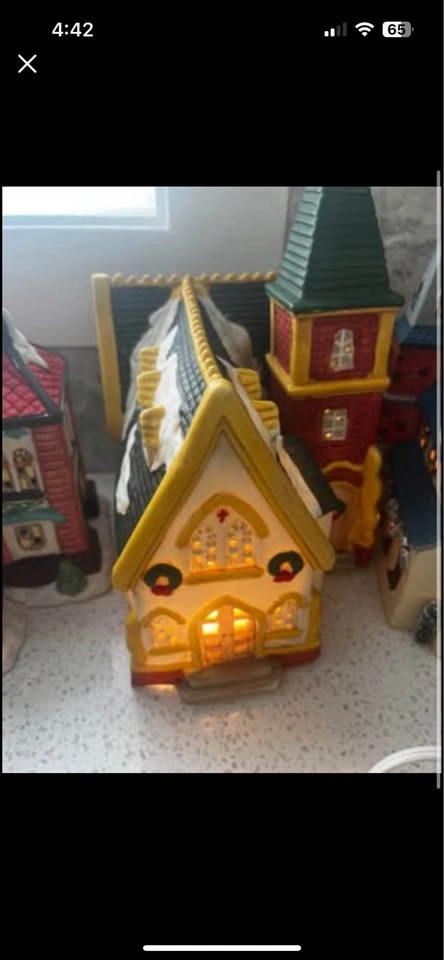 Vintage Christmas Village Ceramic Houses - photo 3