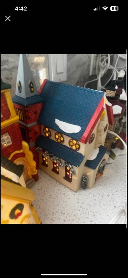 Vintage Christmas Village Ceramic Houses - photo 5