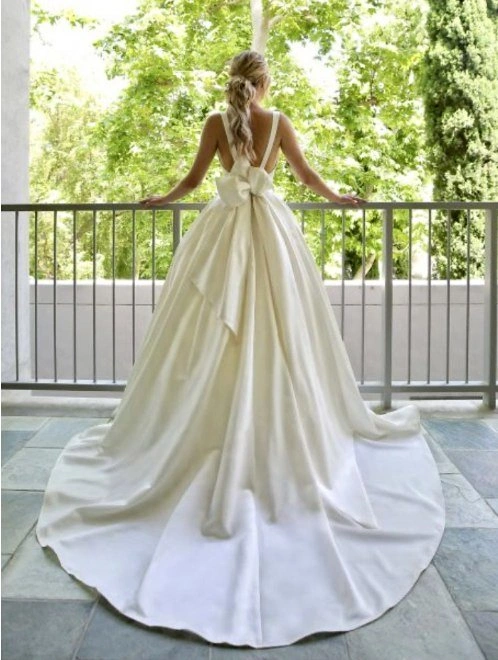 Enzoani Bridal Gown - Size 6 - Elegant Satin A-Line with Bow Bac