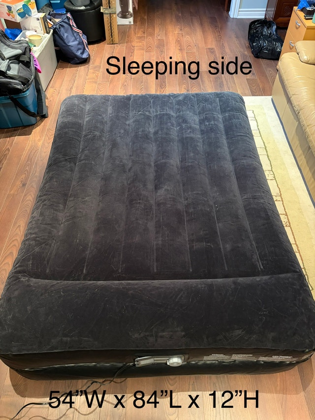 Air mattress with built-in inflator