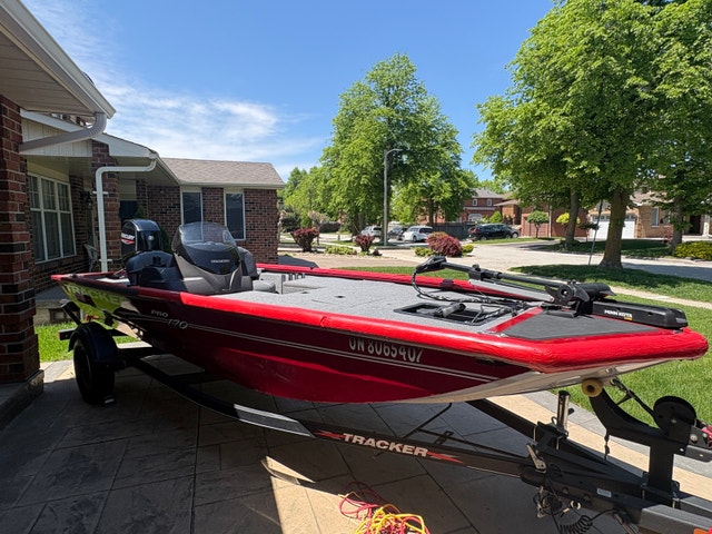 2022 Tracker Pro 170 Fishing Boat