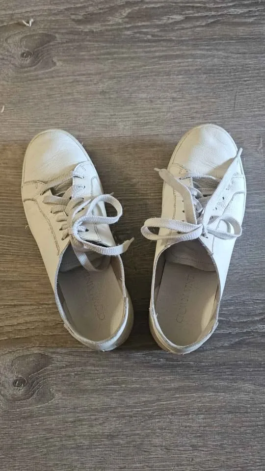 Ladies casual shoes - size 8 image indicator(3)