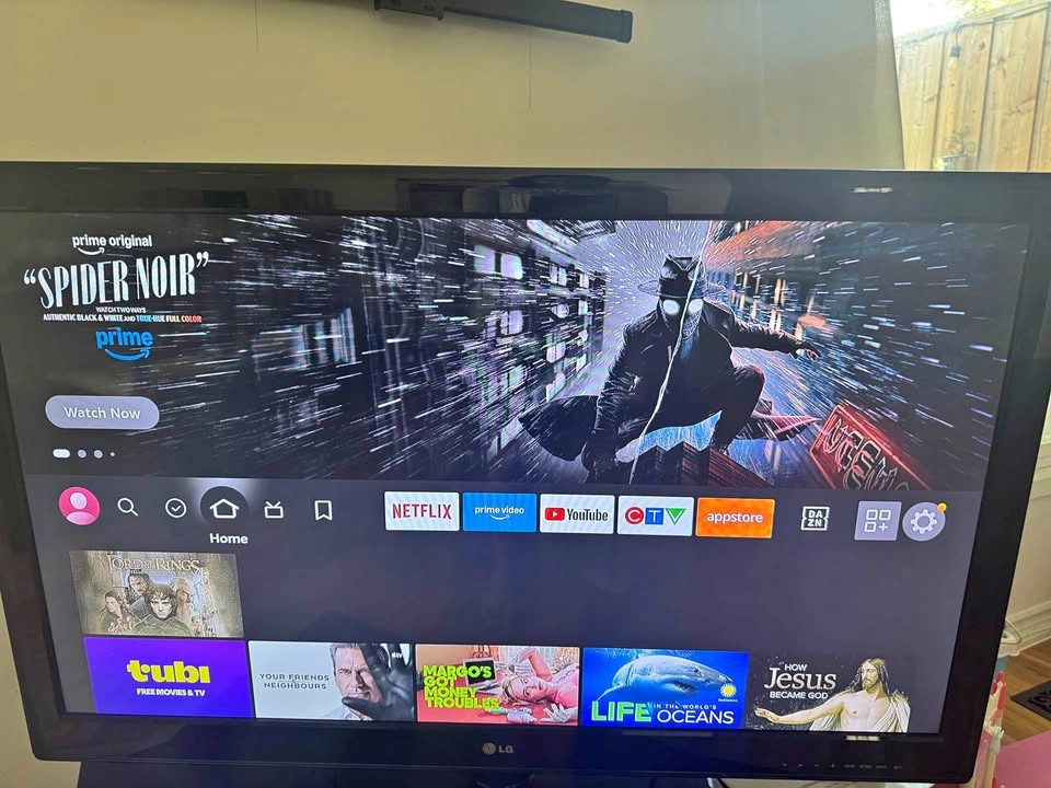 LG 42 inch Cinema 3D TV 42LM3400 with 3D glasses