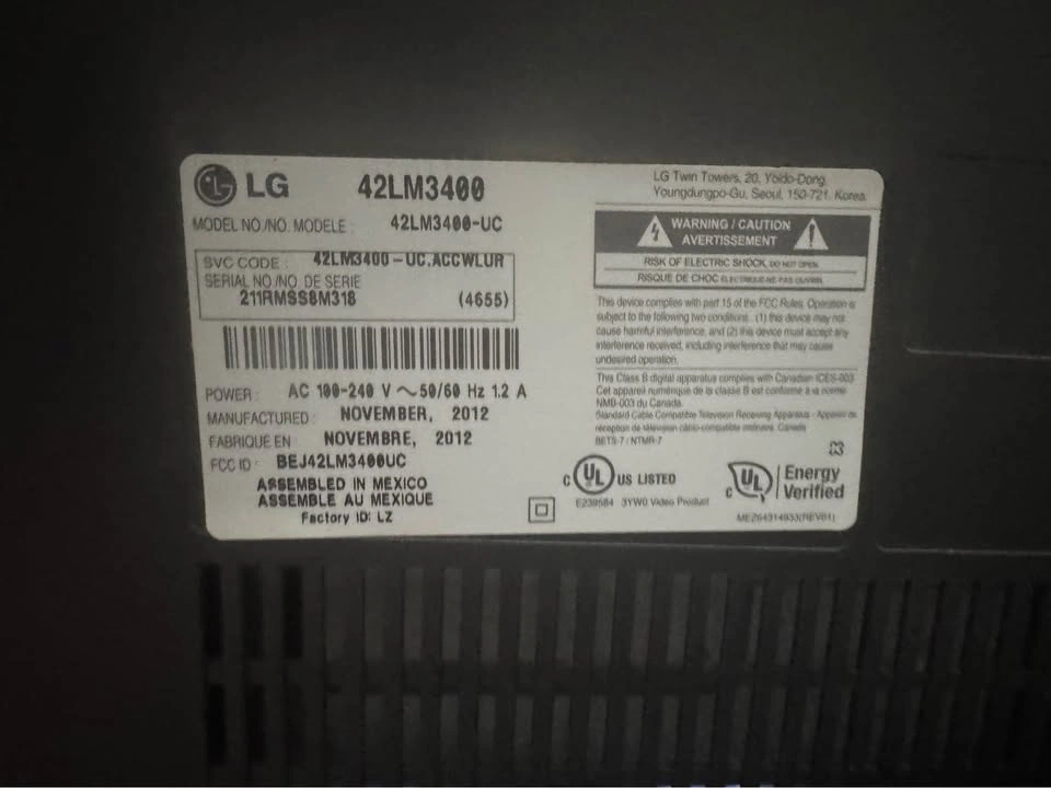 LG 42 inch Cinema 3D TV 42LM3400 with 3D glasses - photo 2