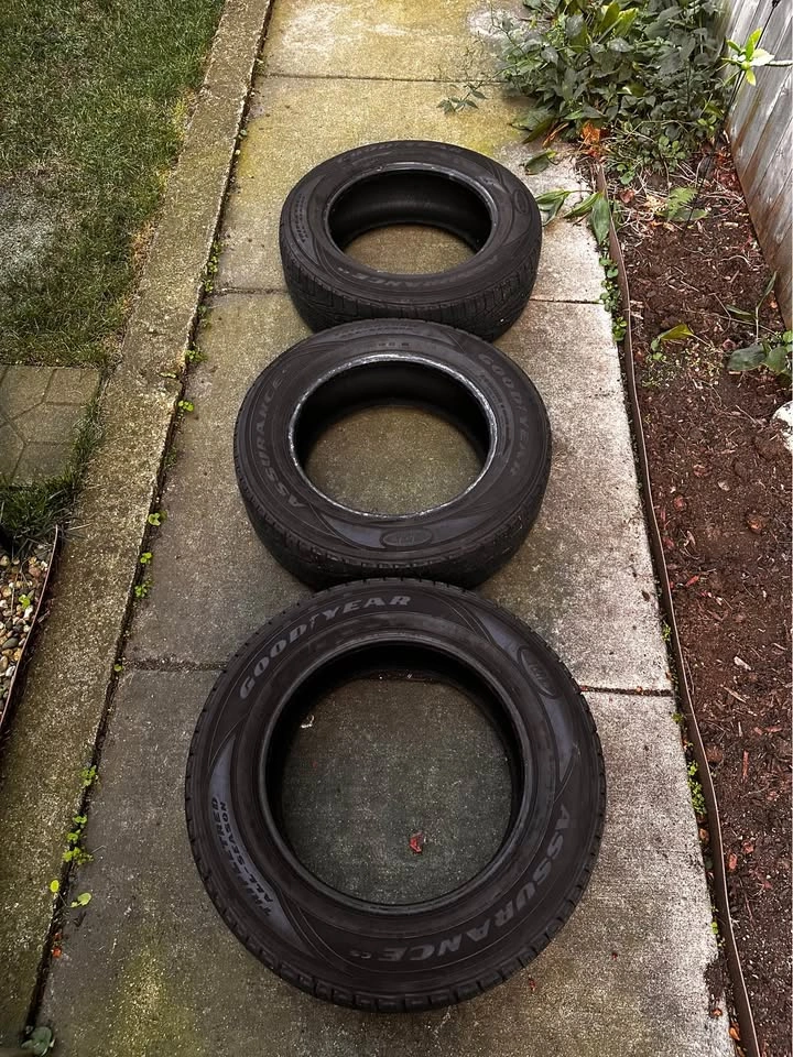 3 Goodyear Assurance CS Triple-Tread All Season Tires P235/65R18 - photo 2
