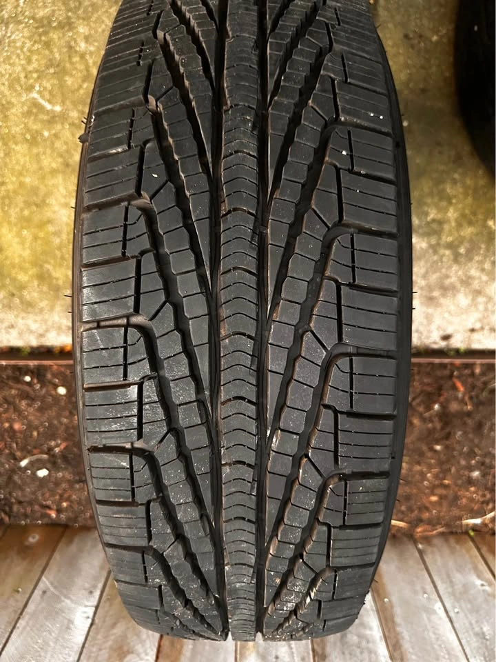 3 Goodyear Assurance CS Triple-Tread All Season Tires P235/65R18 - photo 5