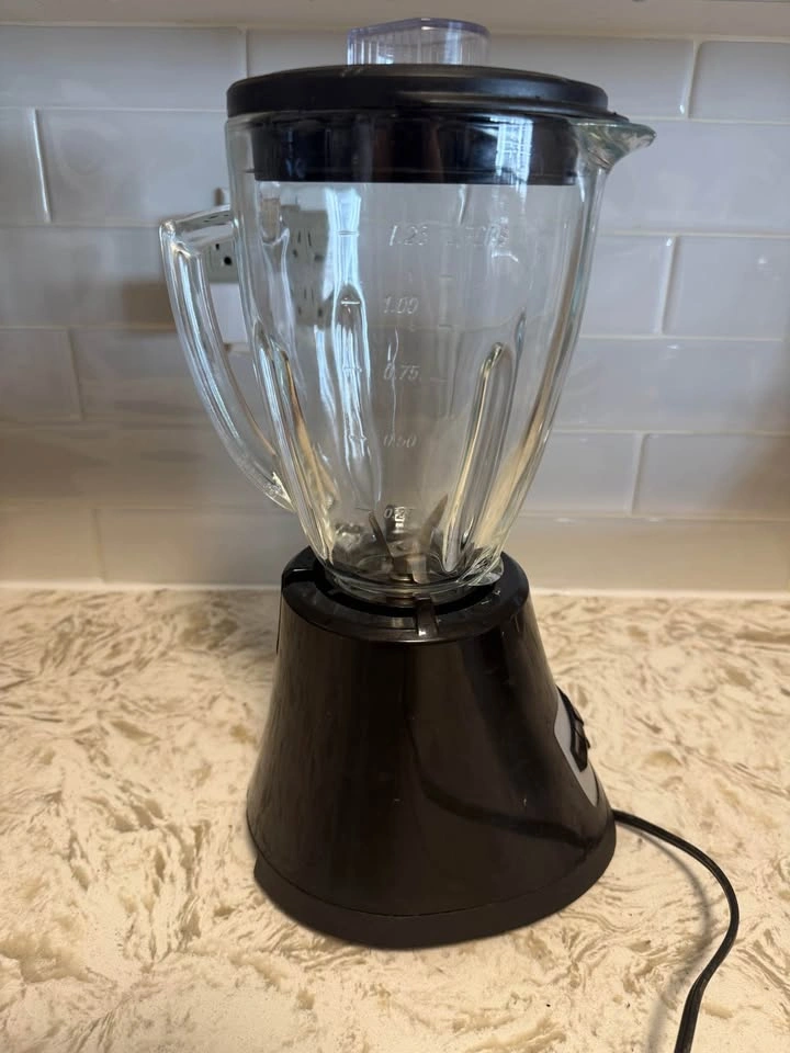 Oster 8 Speed Blender - photo 4