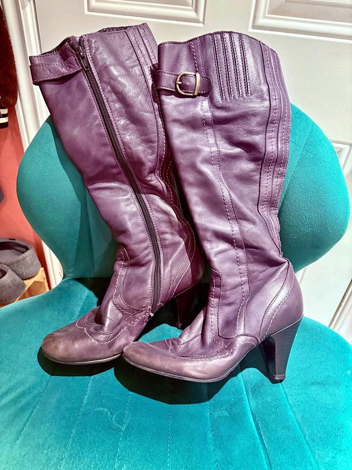 Purple Leather Boots. Made in Italy 🇮🇹