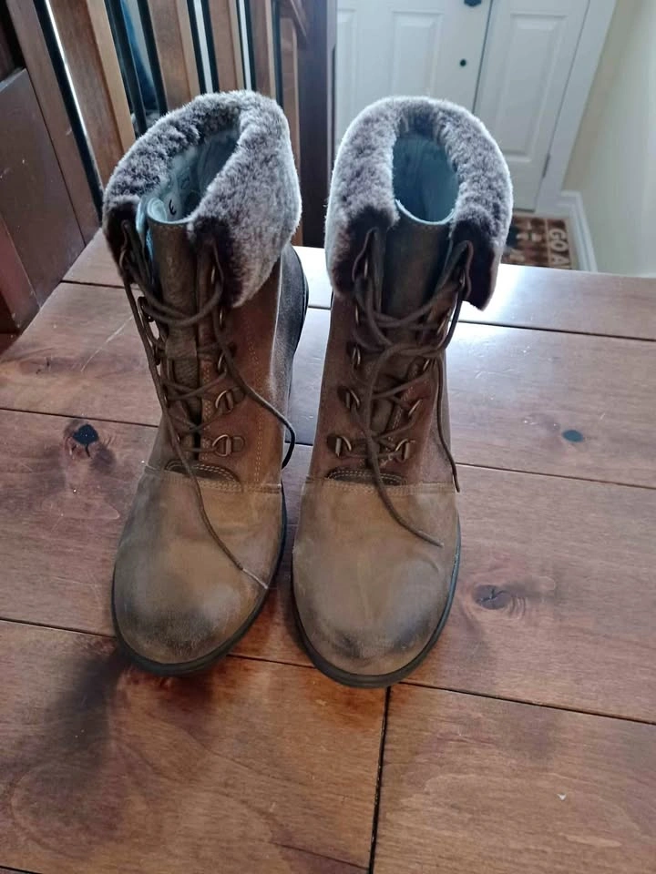 Mywalker Womans Boots. Size 9.