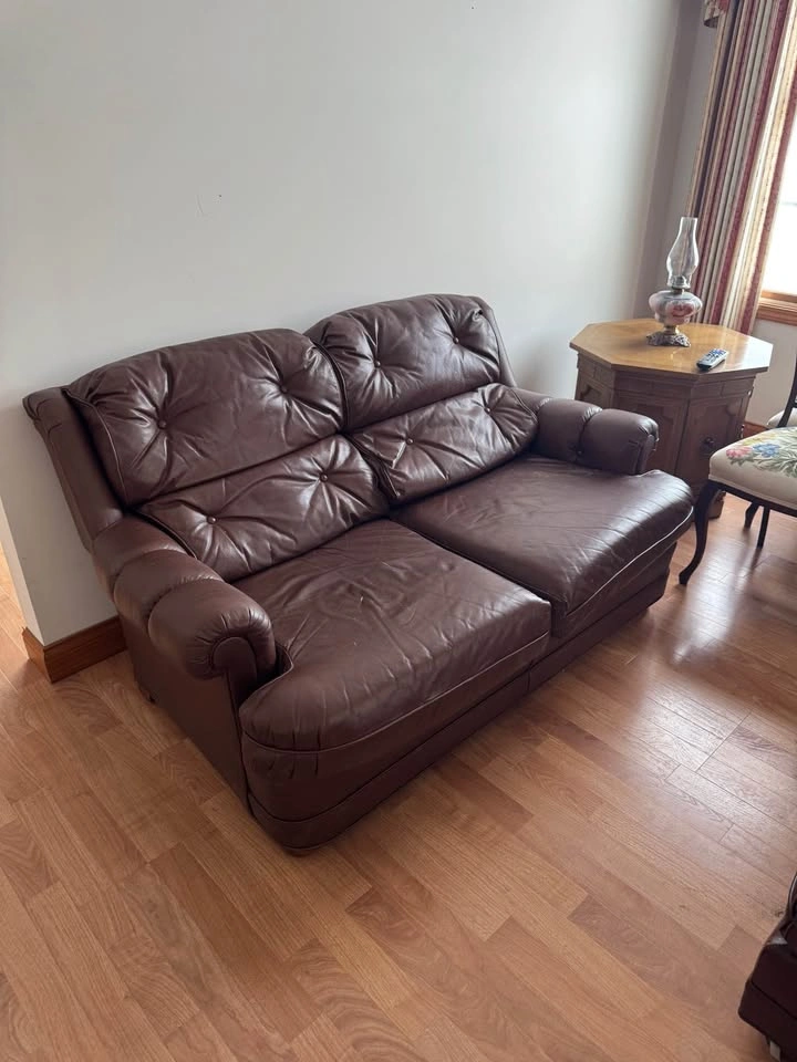 Leather loveseat, chair, and ottoman - photo 3
