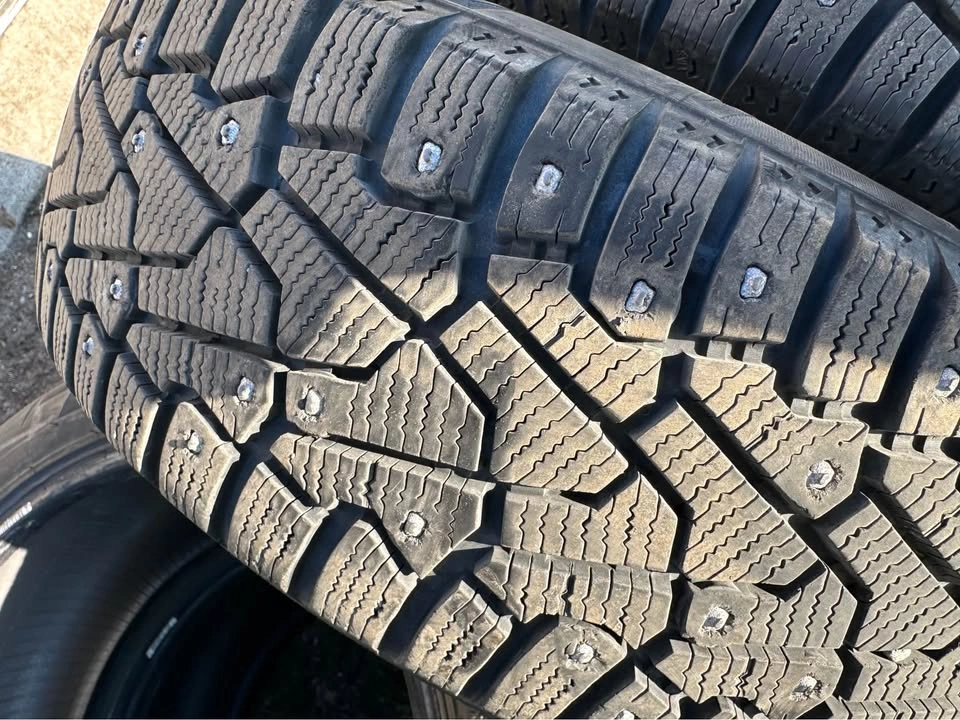 4x Pirelli Ice Zero Studded Winter Tires – 185/60R15 – Like New - photo 4