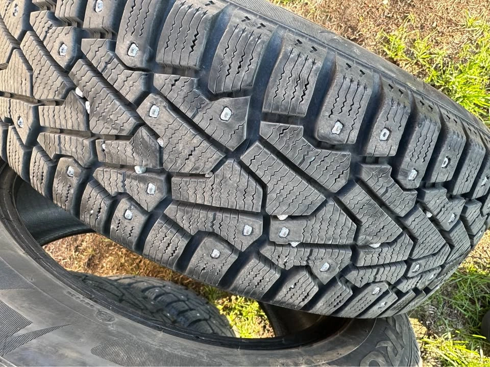 4x Pirelli Ice Zero Studded Winter Tires – 185/60R15 – Like New - photo 5