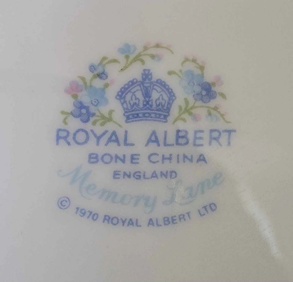 Royal Albert Memory Lane Bone China Bowls - Set of 8 - photo 2