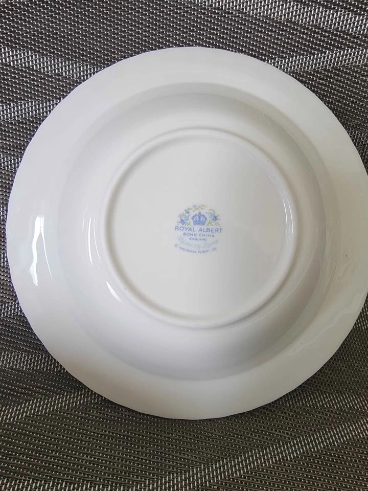 Royal Albert Memory Lane Bone China Bowls - Set of 8 - photo 3