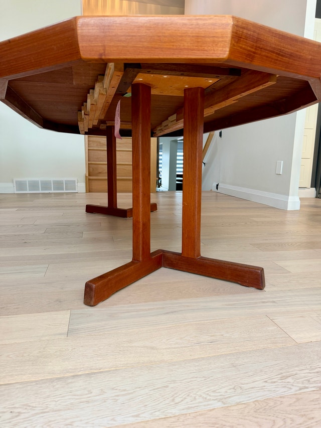 Vintage Teak Expanding Dining Table | 2 Leaves | Seats 10 - photo 3