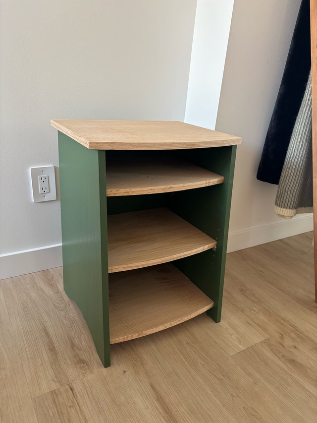 Refurbished green and natural wood side table - photo 2