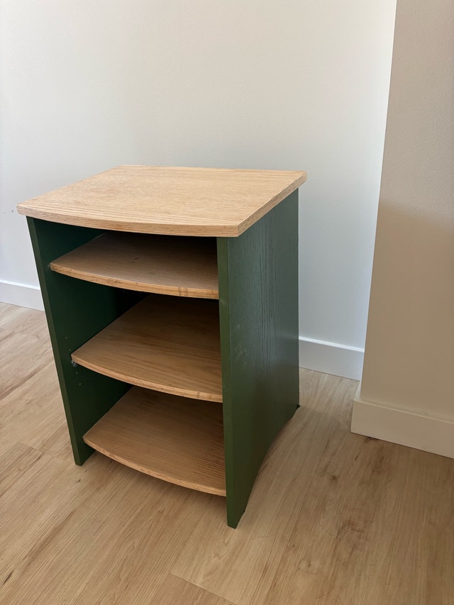 Refurbished green and natural wood side table - photo 3