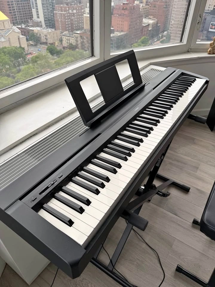Yamaha P71 88-Key Weighted Digital Piano - Full Set