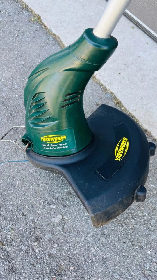 Yardworks Corded Electric Grass Trimmer - photo 2