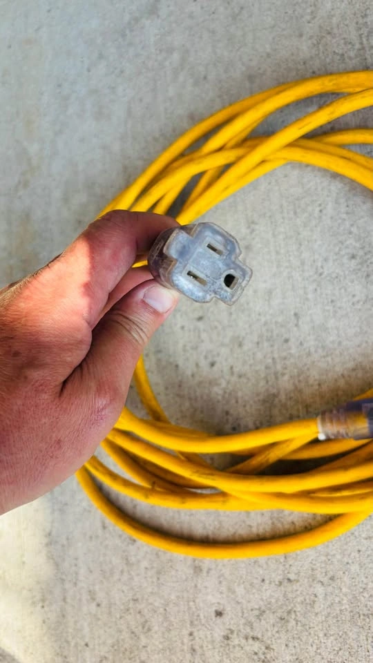 25 ft 12/3 Heavy Duty Outdoor Extension Cord - photo 2