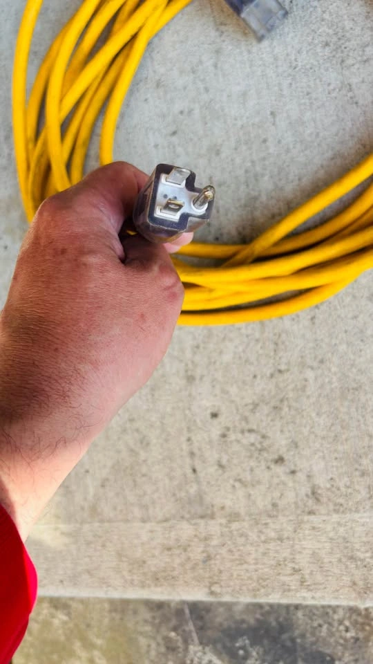 25 ft 12/3 Heavy Duty Outdoor Extension Cord - photo 3