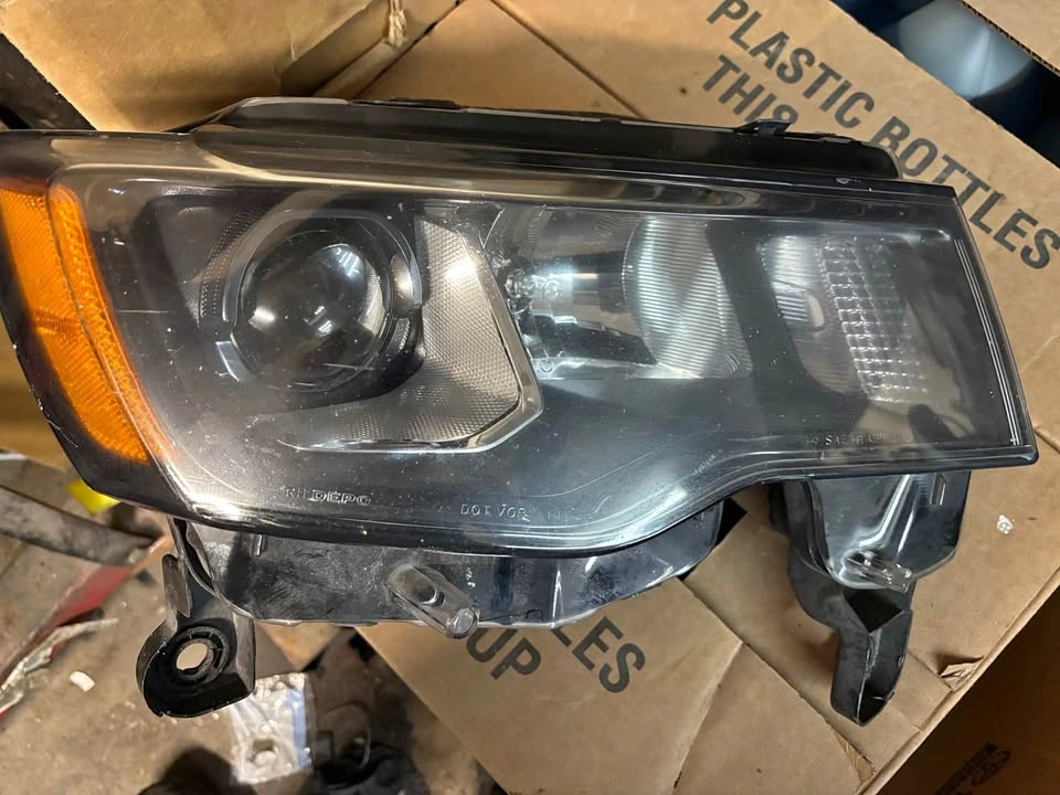 2017-2021 Jeep Grand Cherokee Passenger Headlight